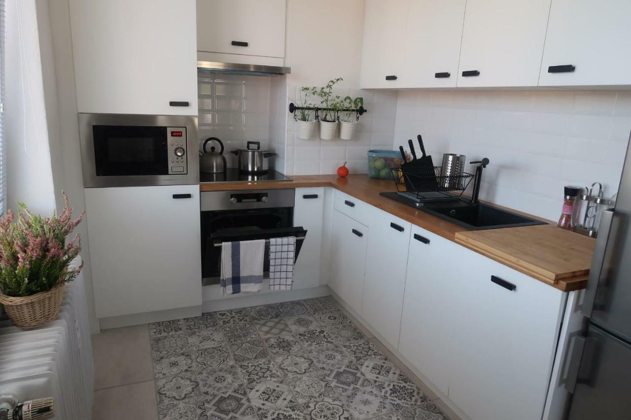 Hniezdo V Raji 1 - Luxurious Apartment 3 Min Walk To City Center Spišská Nová Ves Buitenkant foto